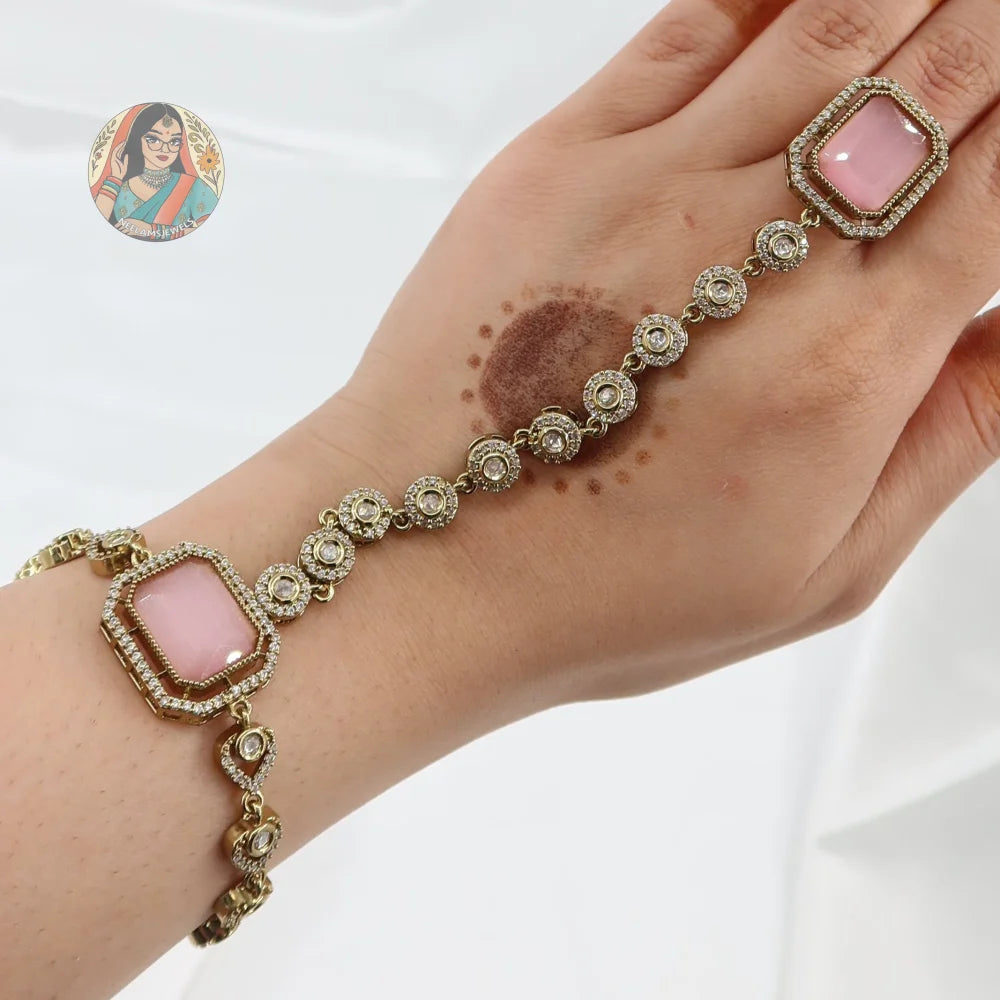 Aziza Haathphool