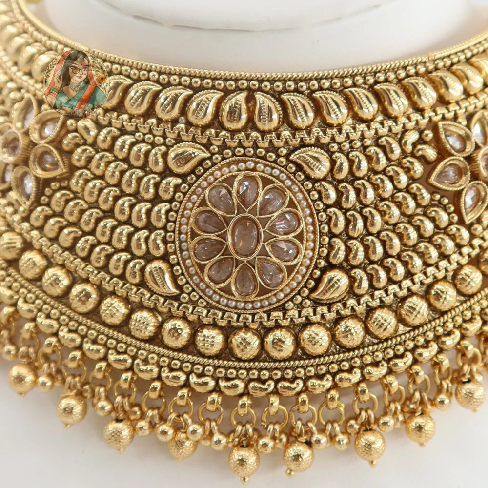 Eknoor Gold Necklace Set