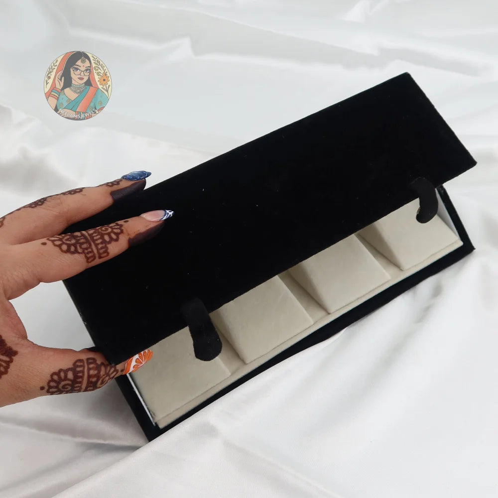16-Earring Organizer (Black)