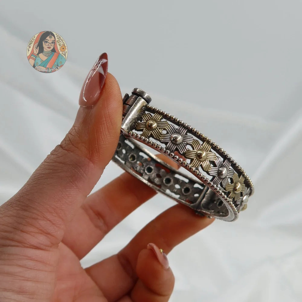 Aarohi Oxidized Dual-Tone Bangle