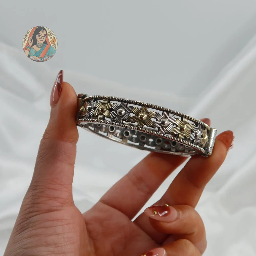 Aarohi Oxidized Dual-Tone Bangle