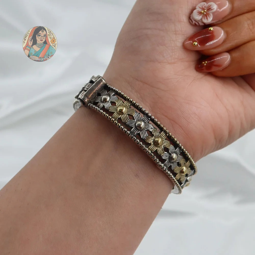 Aarohi Oxidized Dual-Tone Bangle