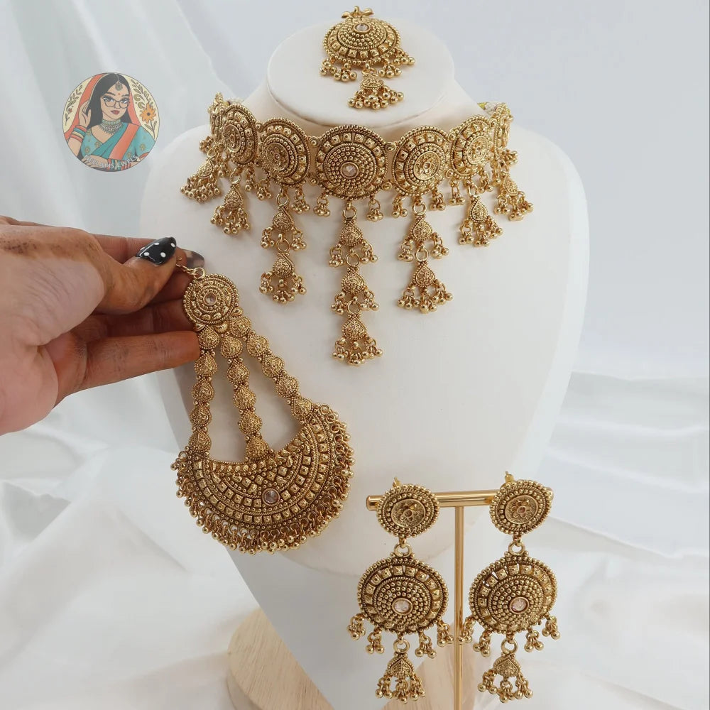 Aashi Waterfall Gold Necklace Set