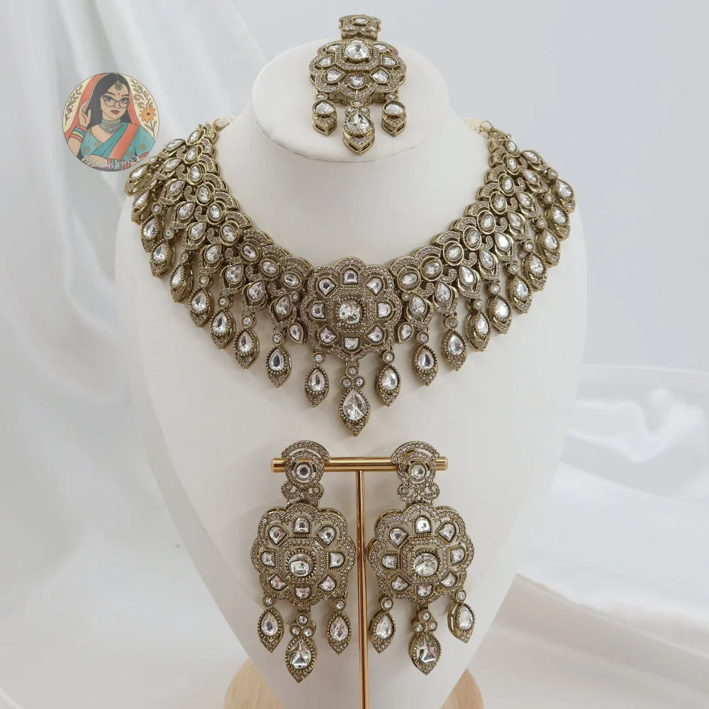 Aditi Necklace Set