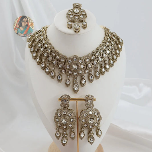 Aditi Necklace Set