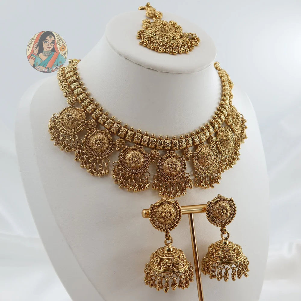 Anu Gold Necklace Set