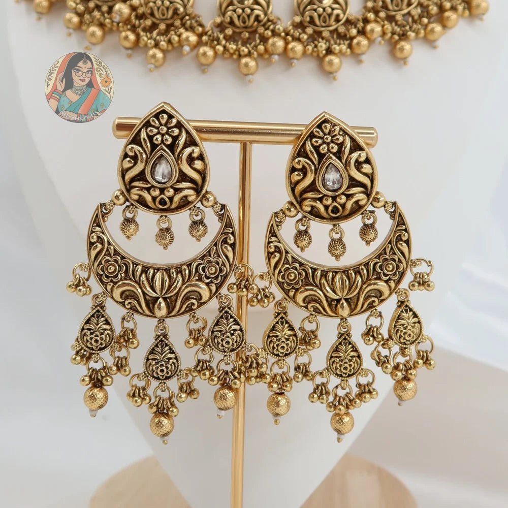 Avni Gold Necklace Set