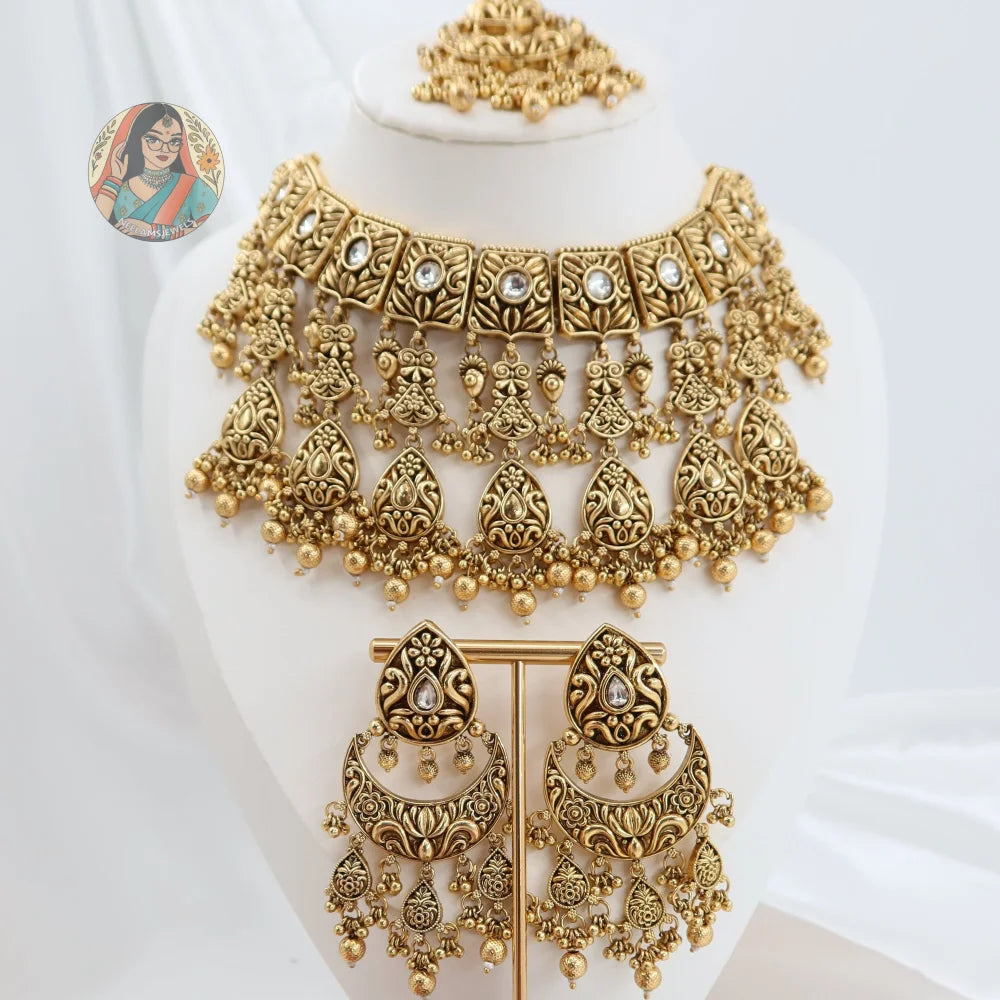 Avni Gold Necklace Set