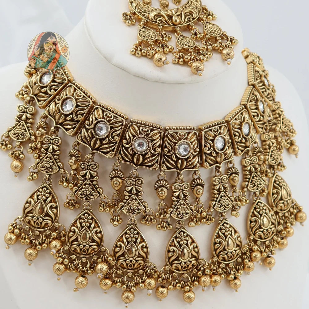 Avni Gold Necklace Set