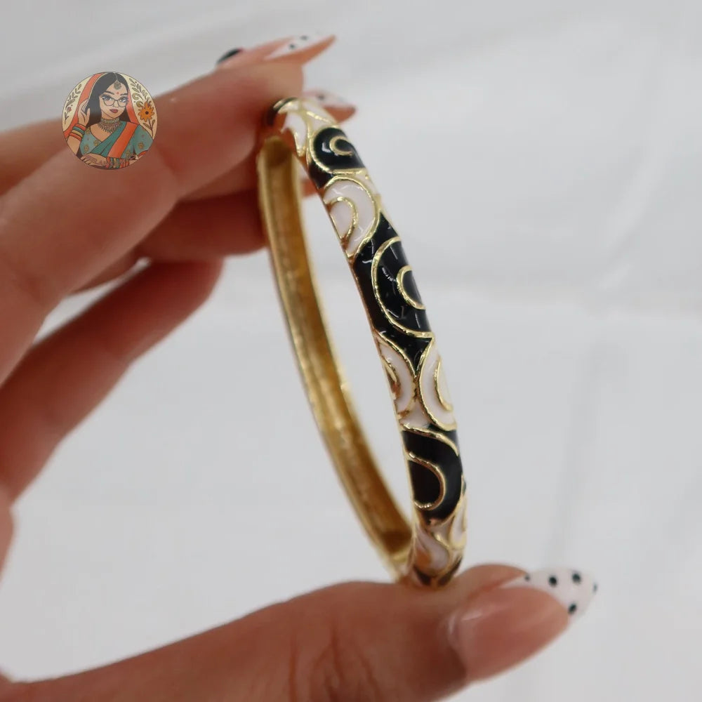 Circle Enamel Bangle - Black/White