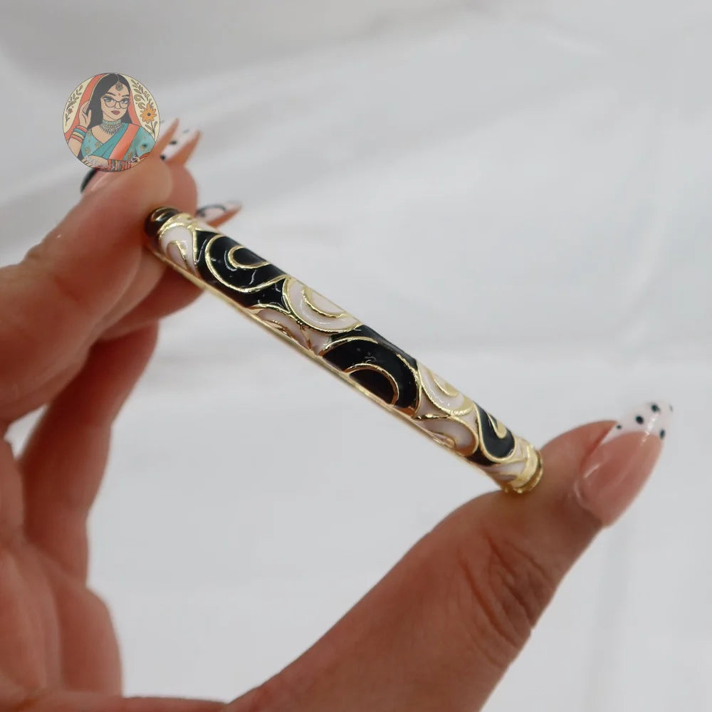 Circle Enamel Bangle - Black/White