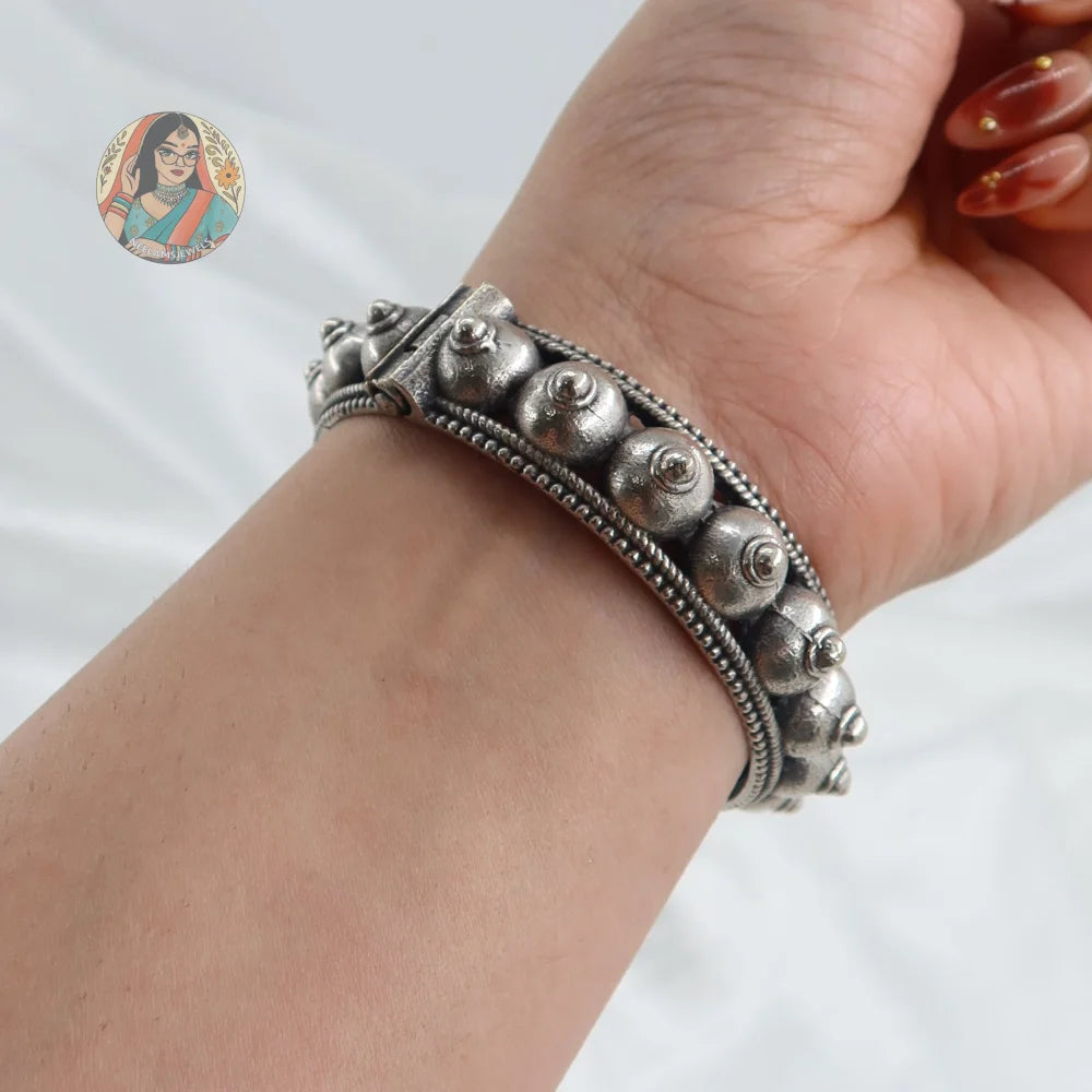 Dhara Oxidized Bangle