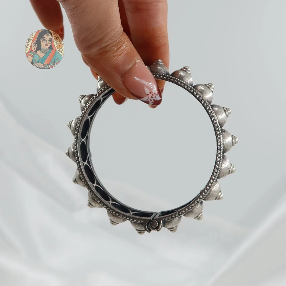 Dhara Oxidized Bangle