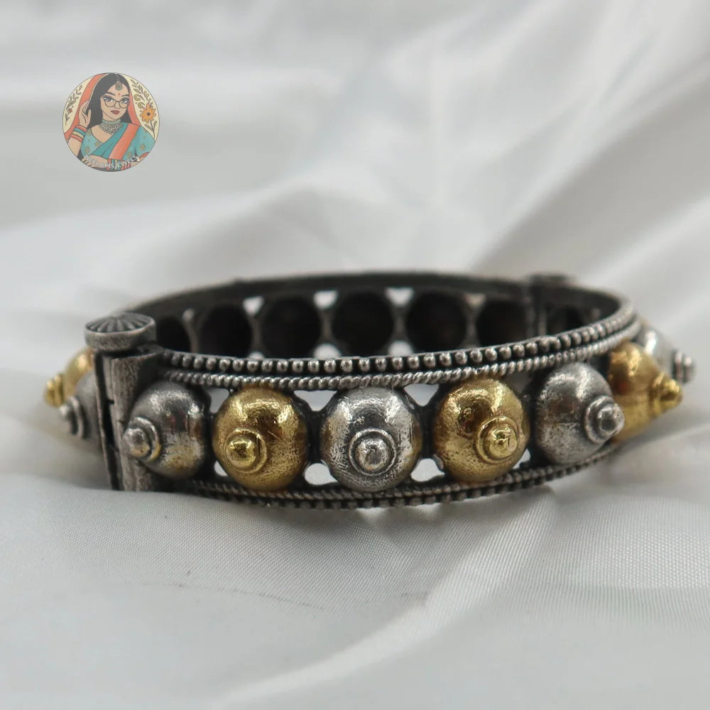 Dhara Silver Oxidized Bangle