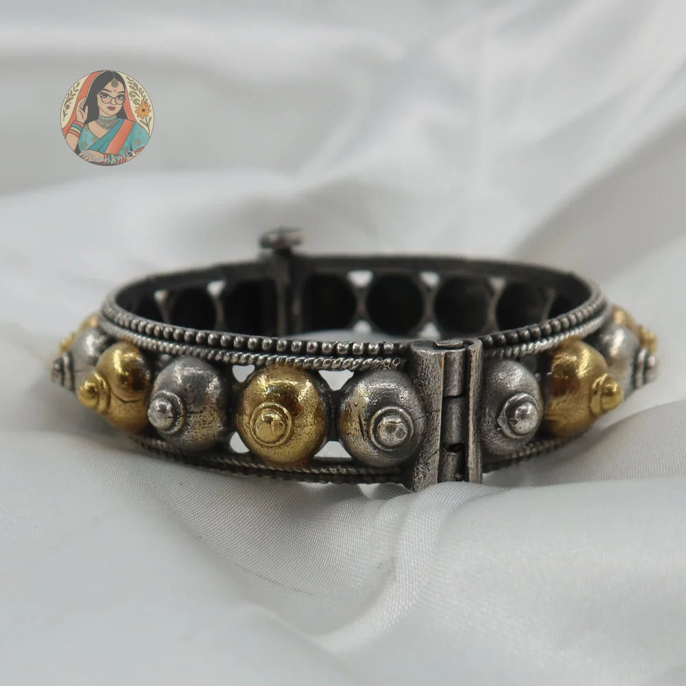 Dhara Silver Oxidized Bangle