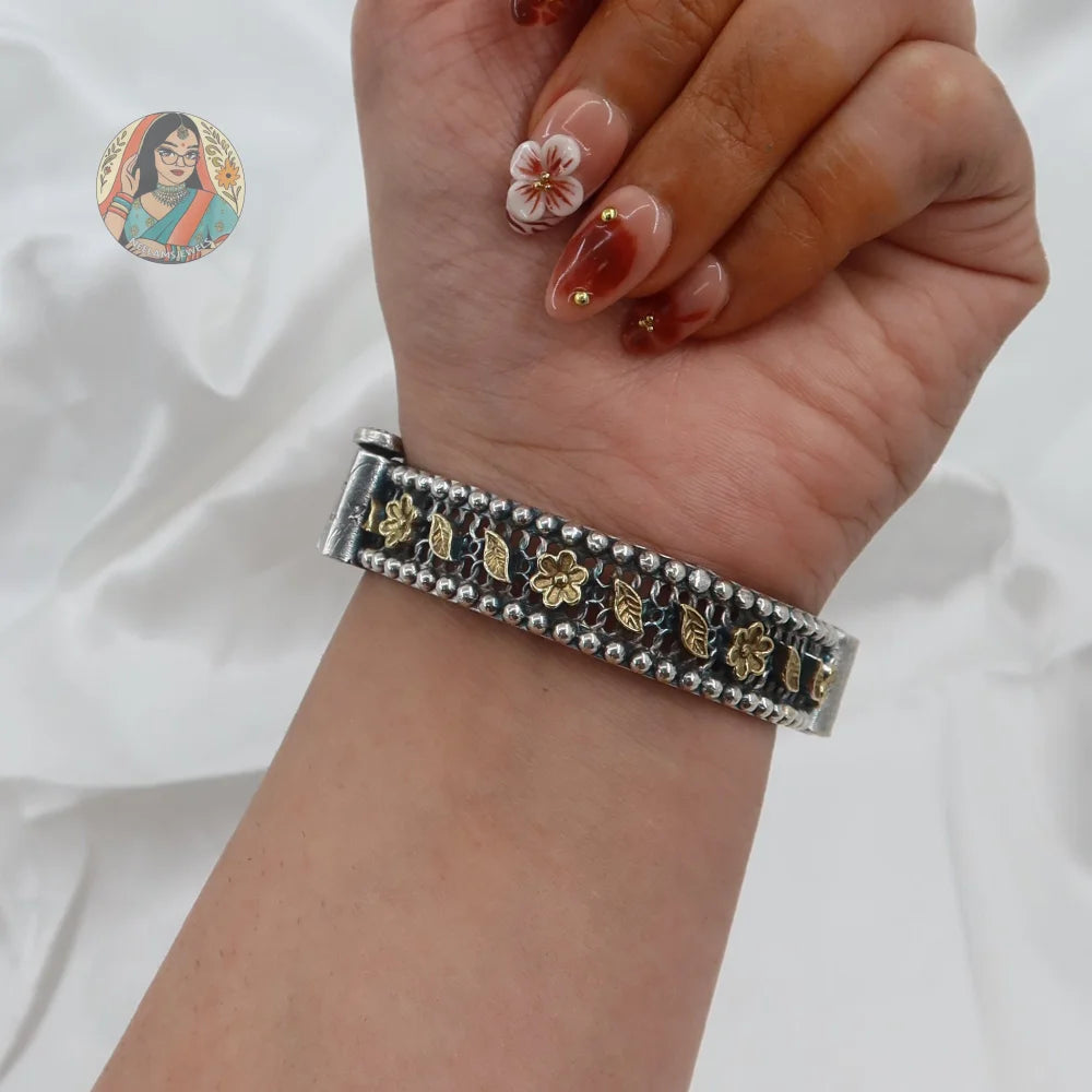 Diksha Oxidized Dual-Tone Bangle