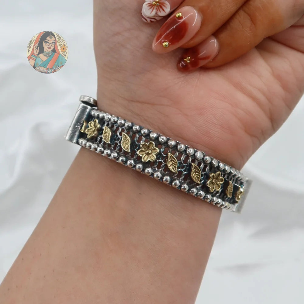 Diksha Oxidized Dual-Tone Bangle