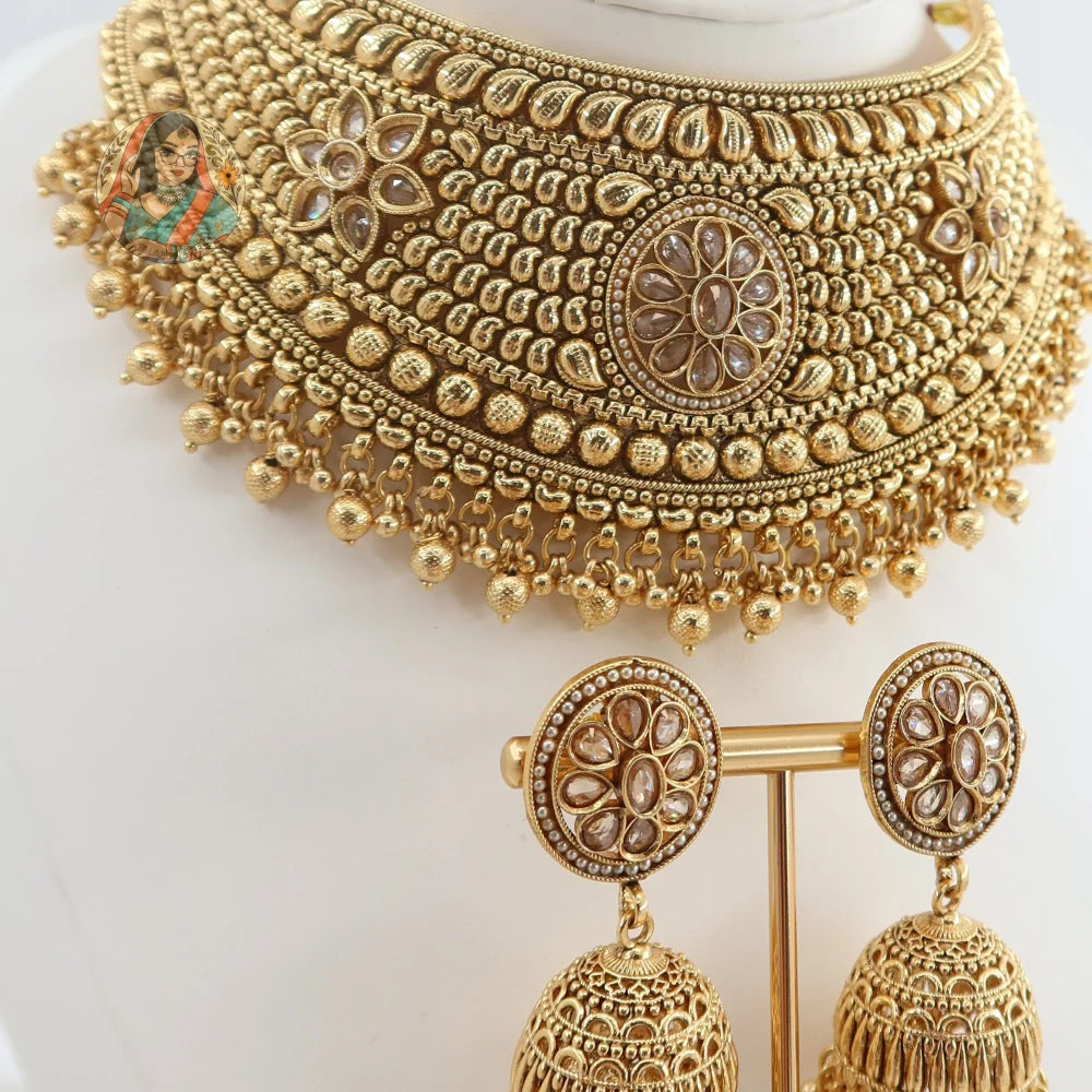 Eknoor Gold Necklace Set