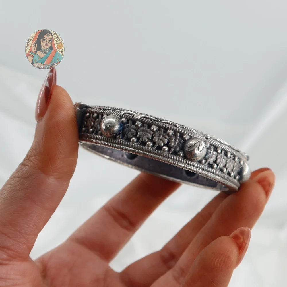 Eshi Oxidized Bangle