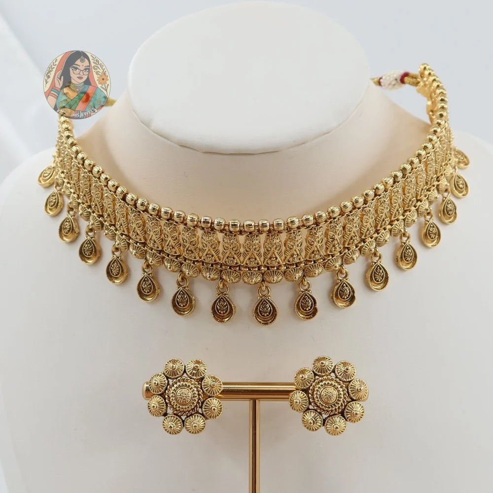 Esita Gold Choker Necklace Set