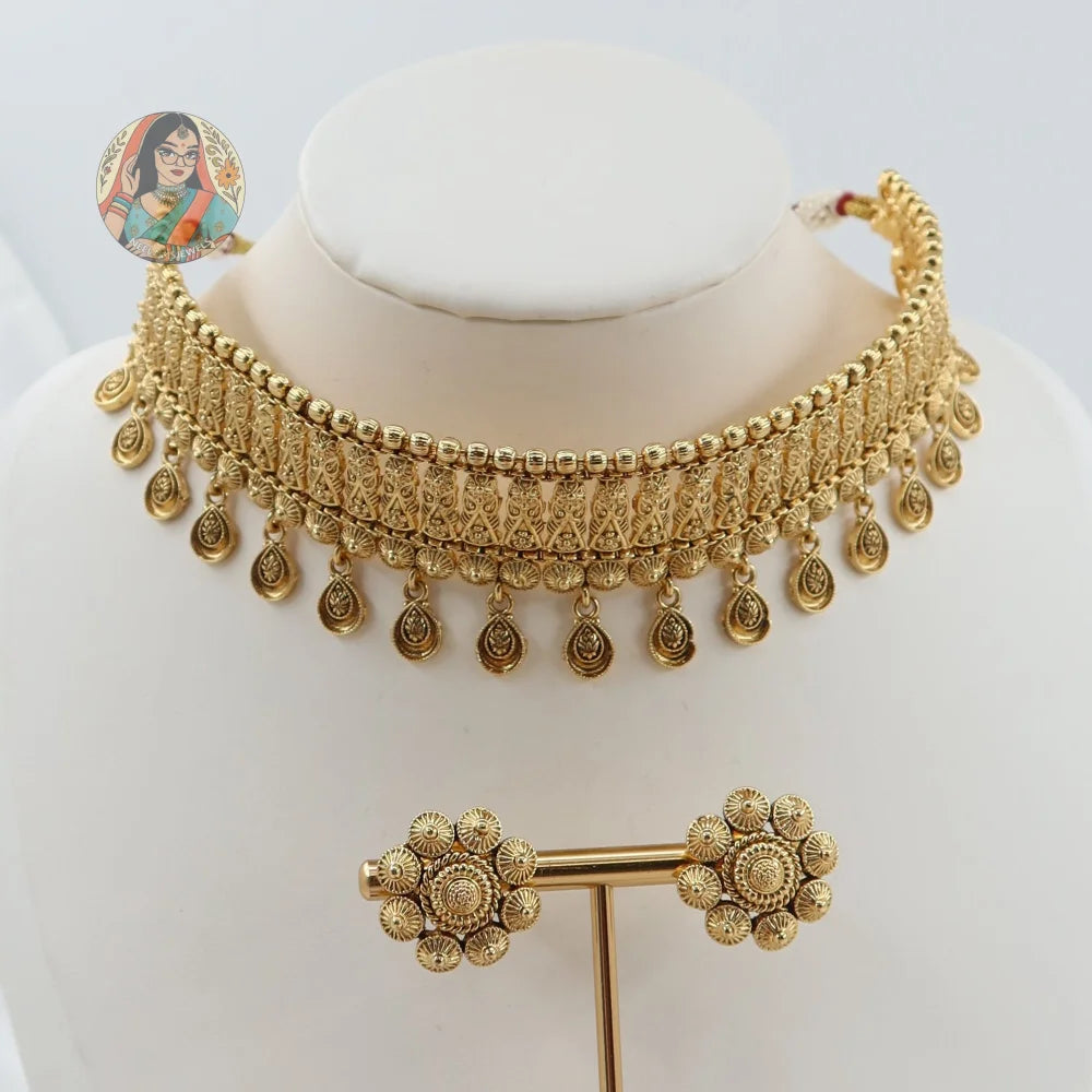 Esita Gold Choker Necklace Set