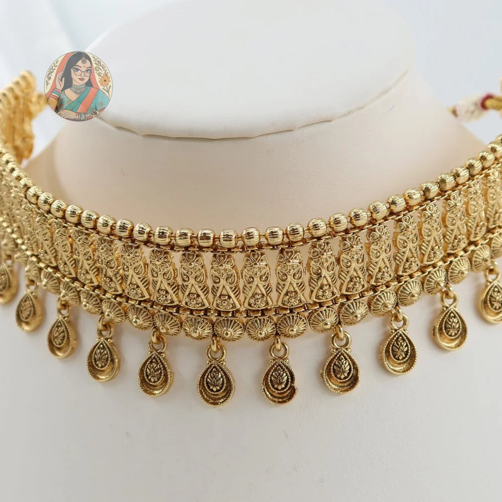 Esita Gold Choker Necklace Set