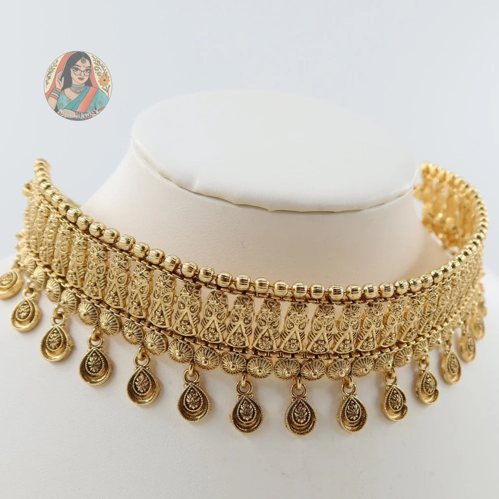 Esita Gold Choker Necklace Set