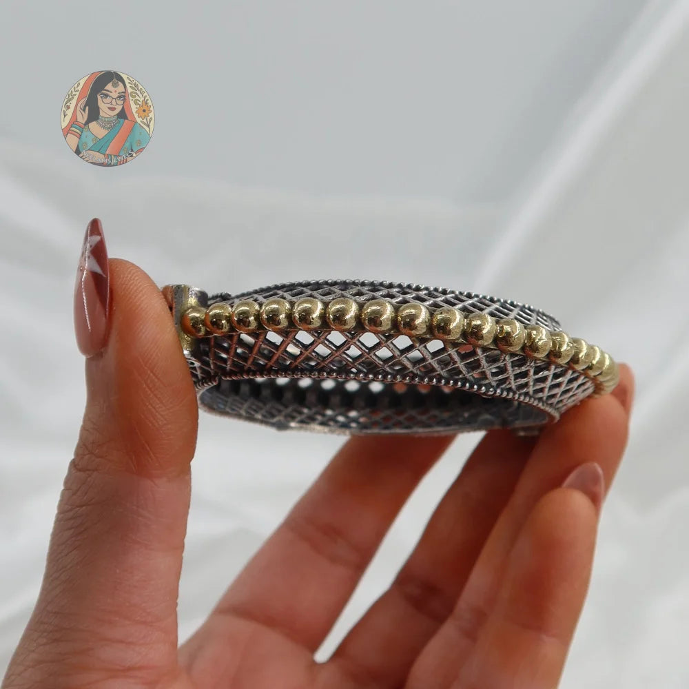 Gauri Oxidized Dual-Tone Bangle