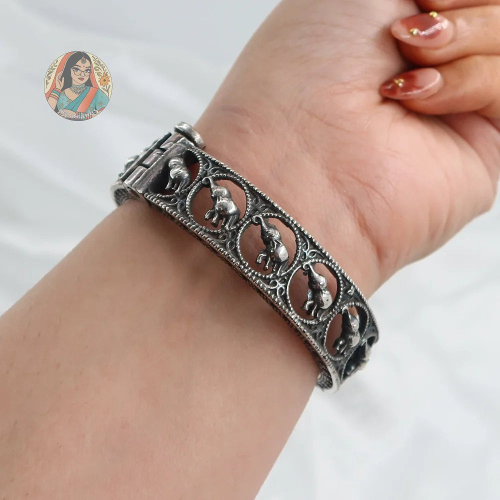 Haathi Oxidized Bangle