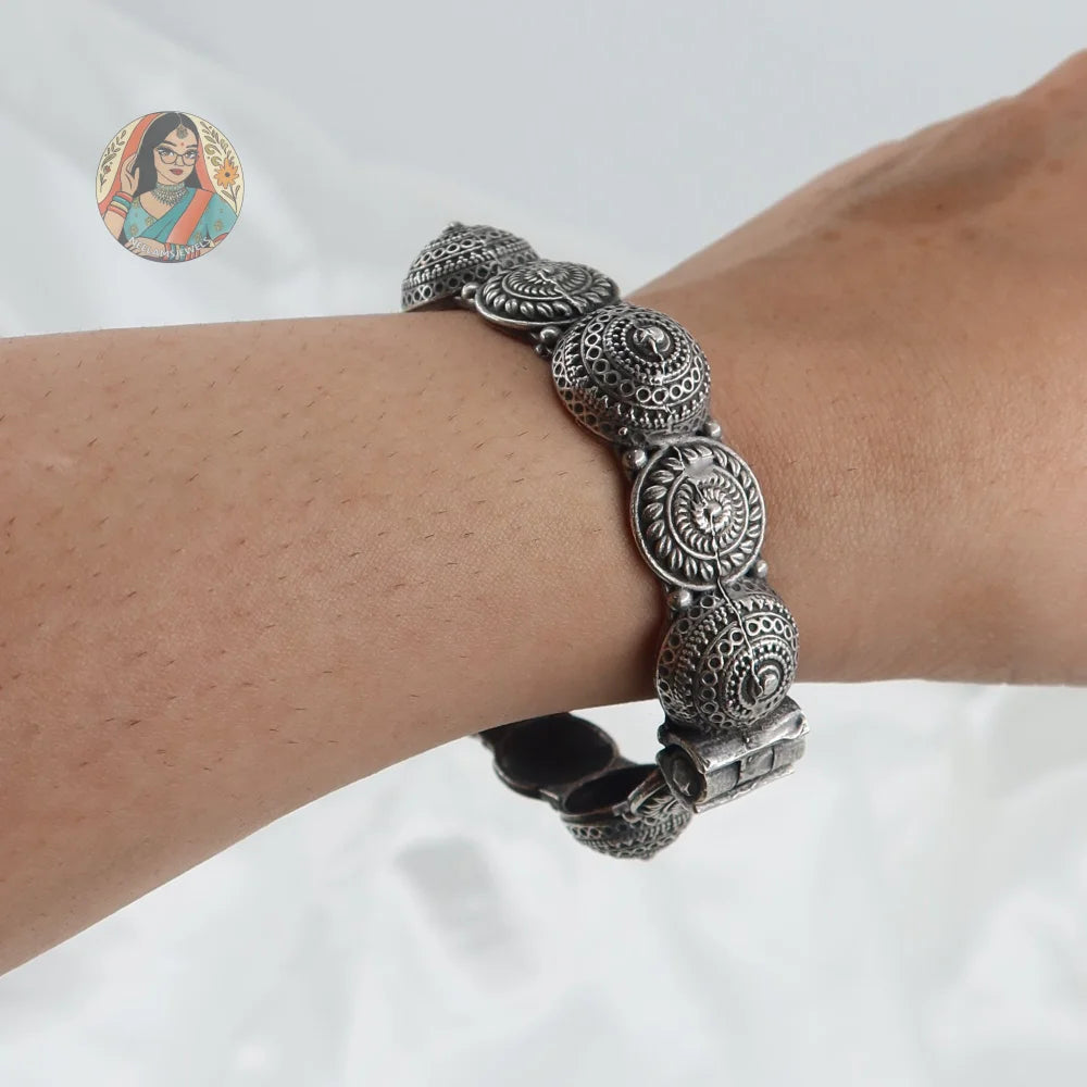 Harshvi Oxidized Bangle