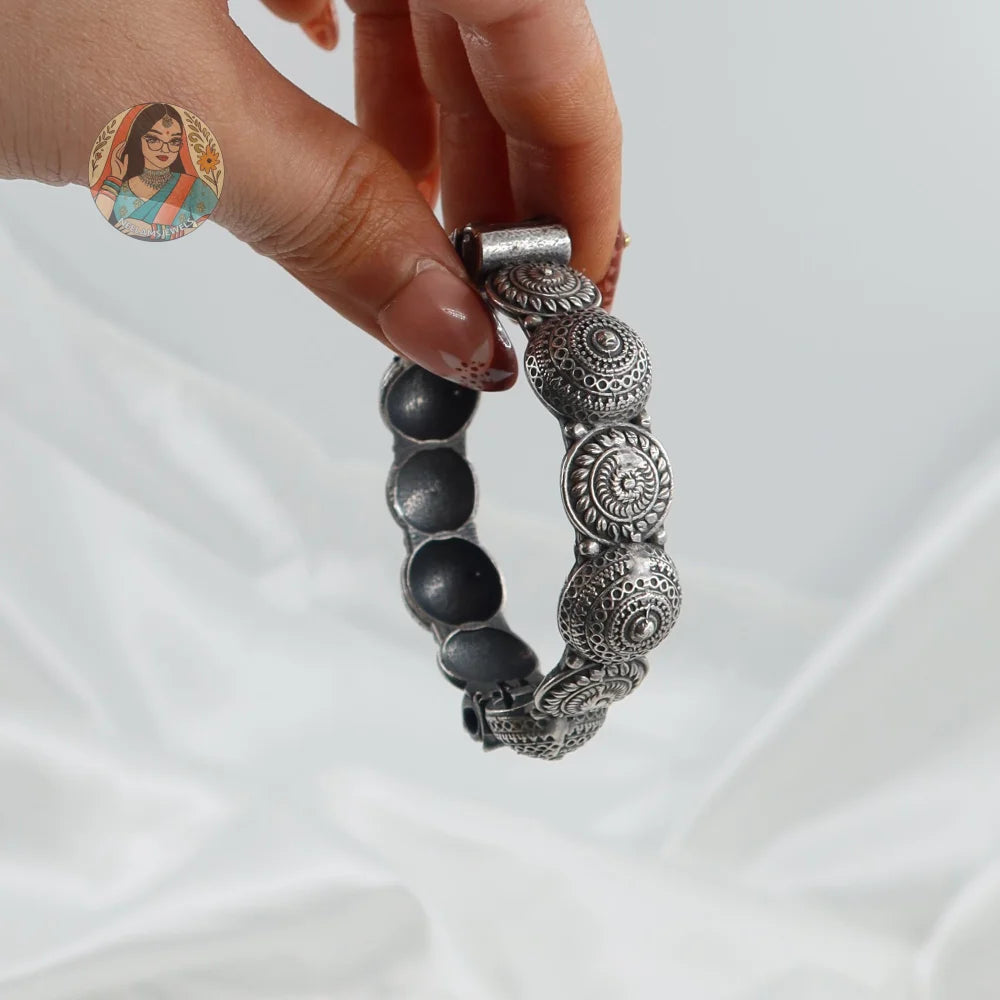 Harshvi Oxidized Bangle