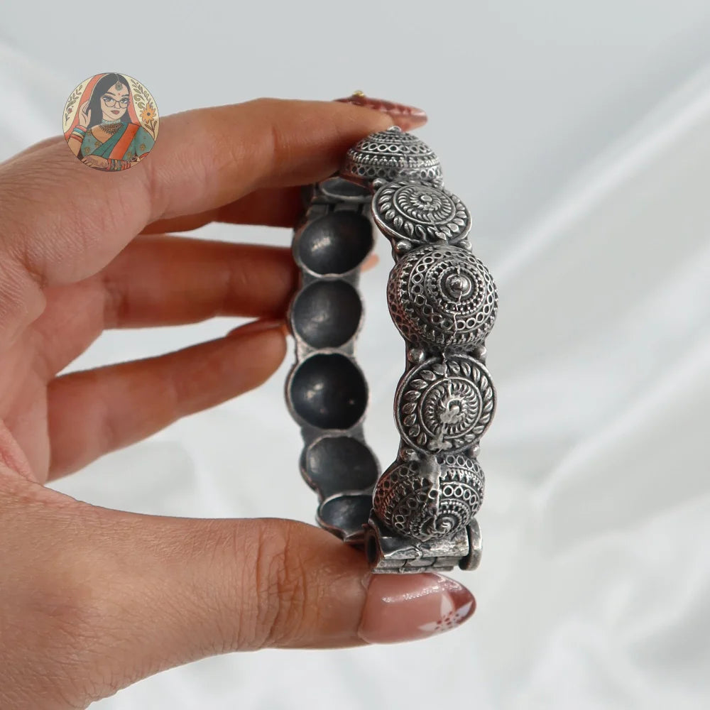 Harshvi Oxidized Bangle