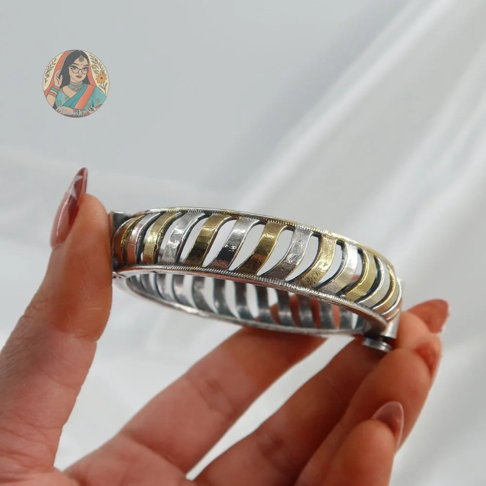 Ishita Oxidized Dual-Tone Bangle