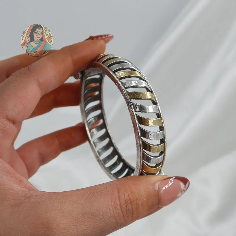 Ishita Oxidized Dual-Tone Bangle