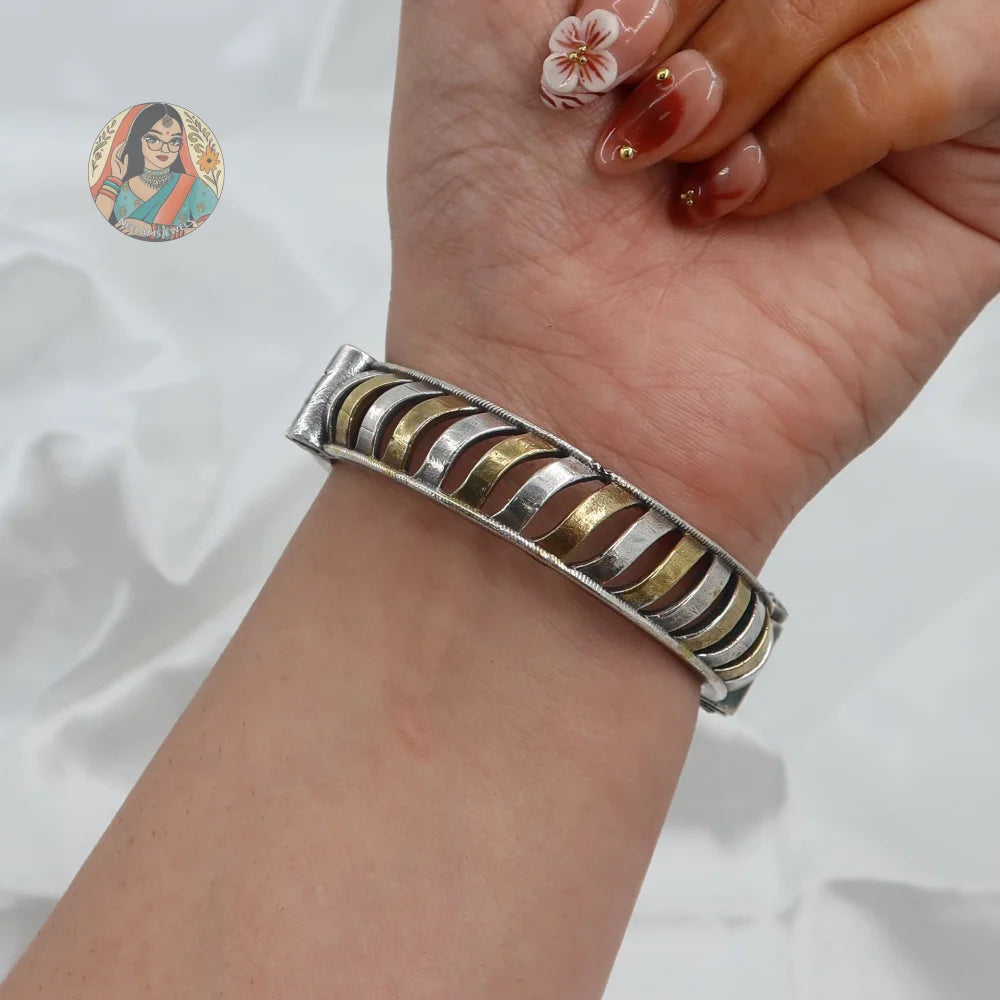 Ishita Oxidized Dual-Tone Bangle