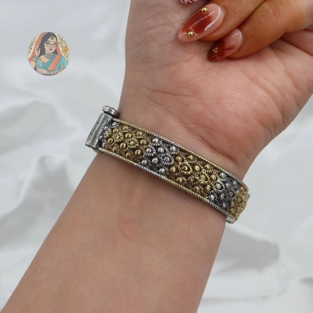Janki Oxidized Dual-Tone Bangle