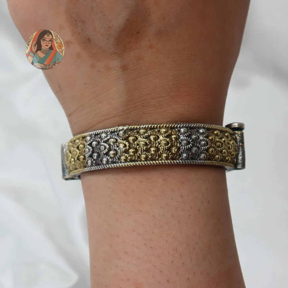 Janki Oxidized Dual-Tone Bangle