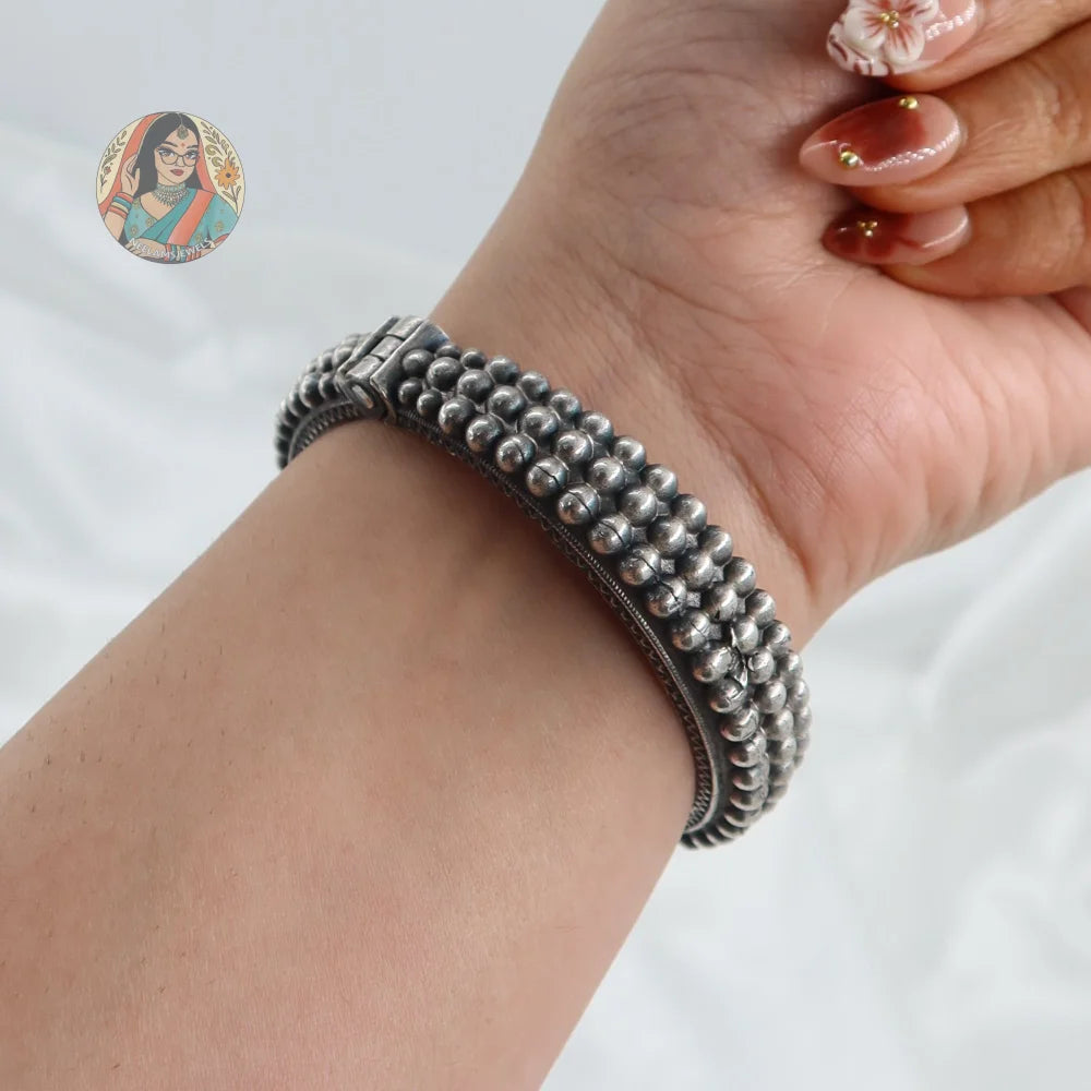 Juhi Oxidized Bangle