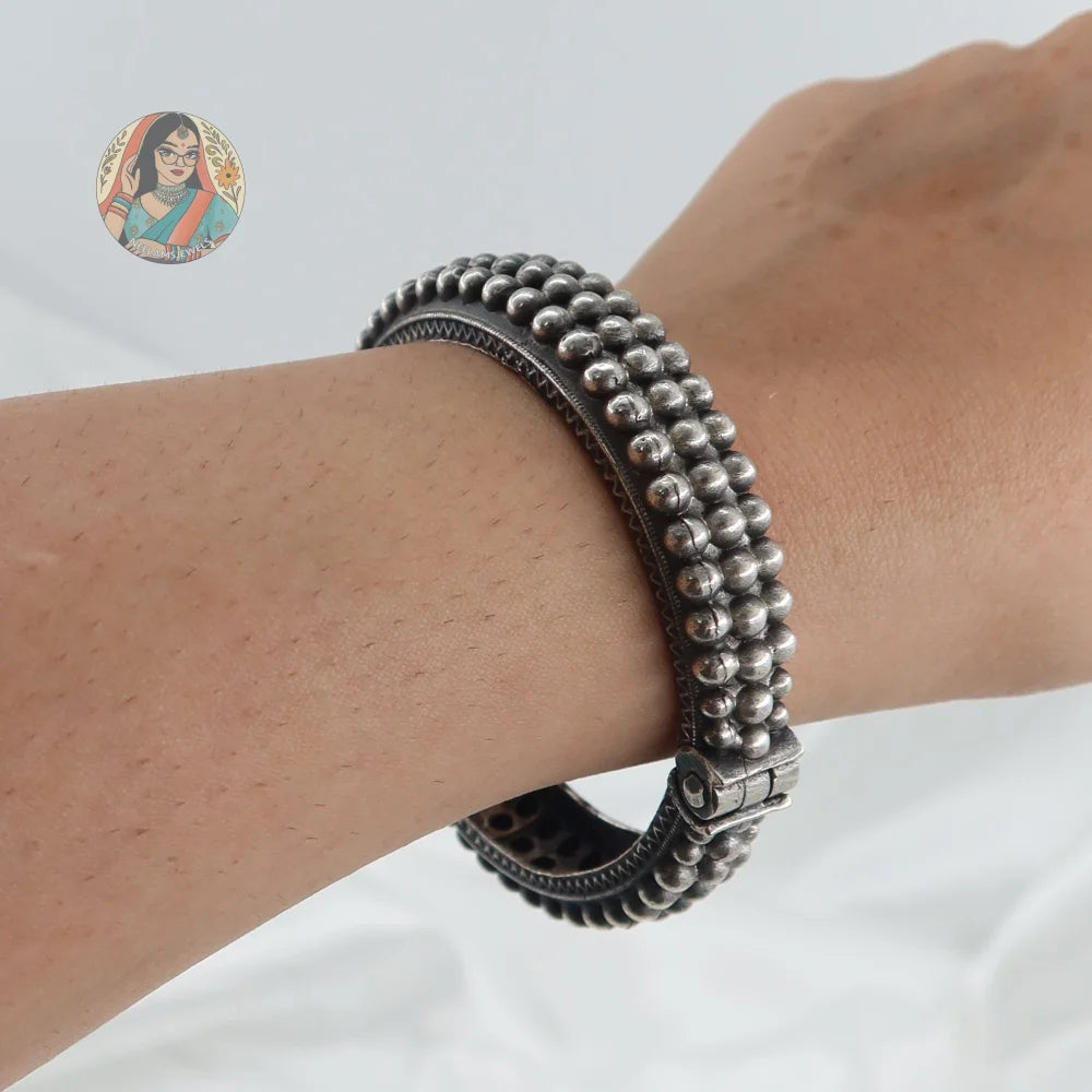Juhi Oxidized Bangle