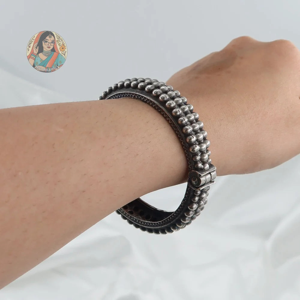 Juhi Oxidized Bangle