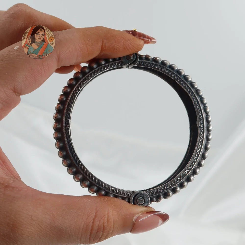 Juhi Oxidized Bangle