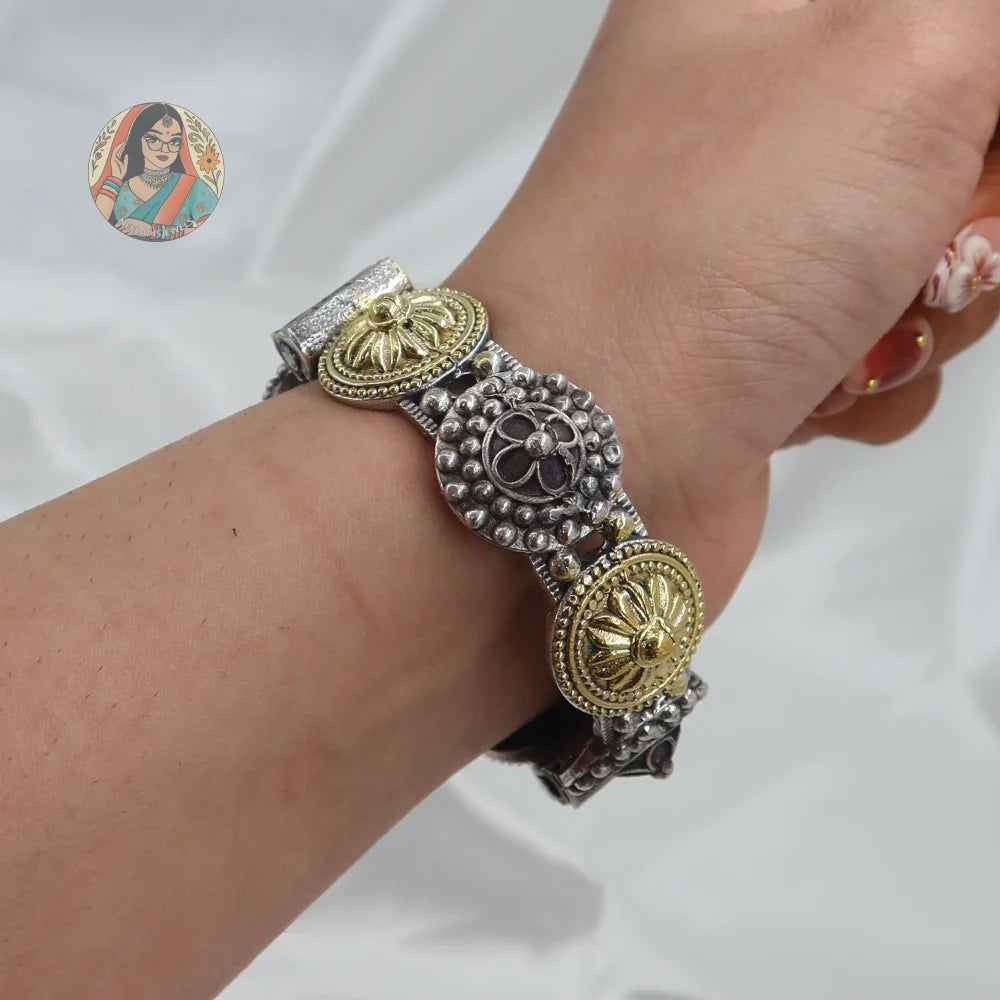 Krishna Oxidized Dual-Tone Bangle