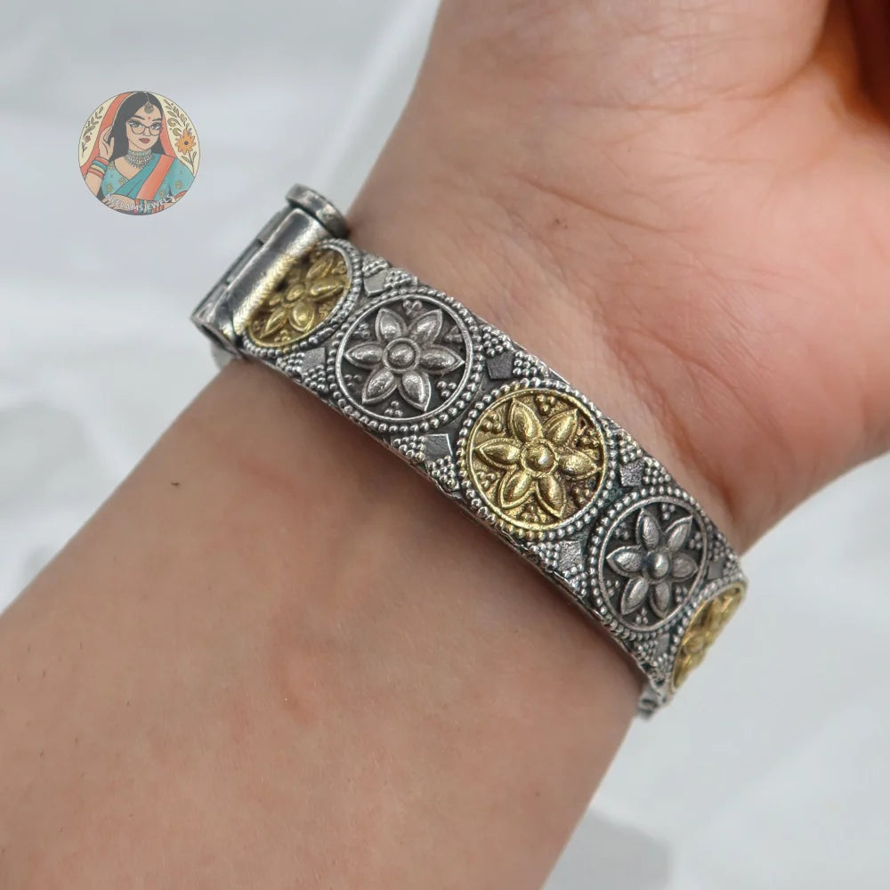 Leela Oxidized Dual-Tone Bangle