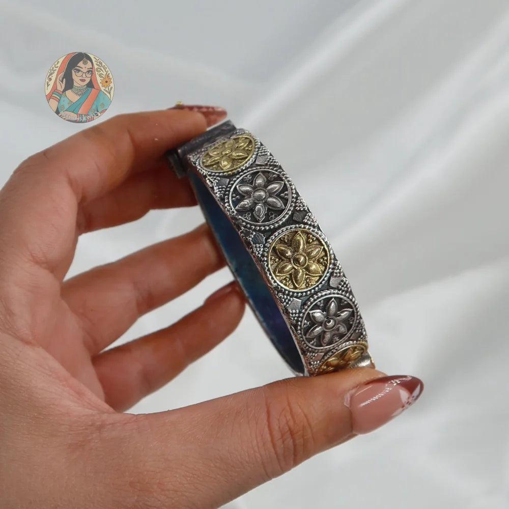 Leela Oxidized Dual-Tone Bangle