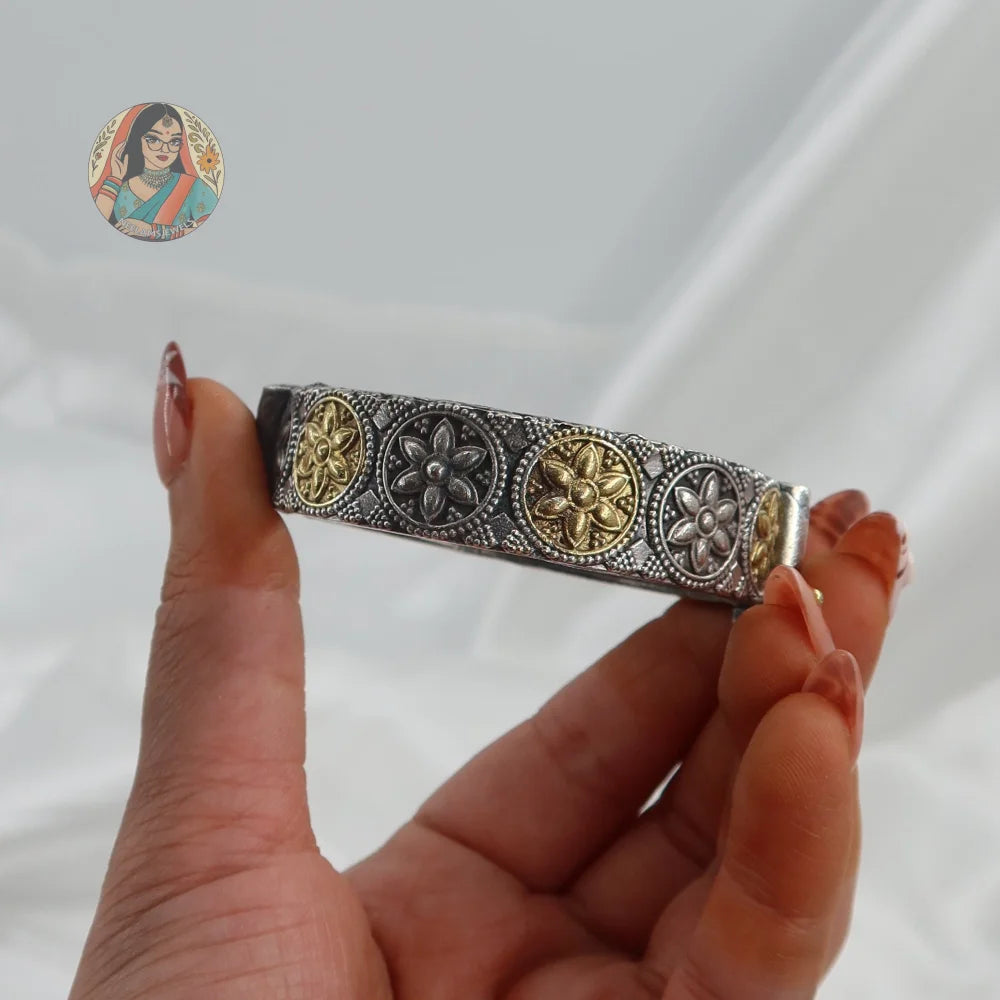 Leela Oxidized Dual-Tone Bangle