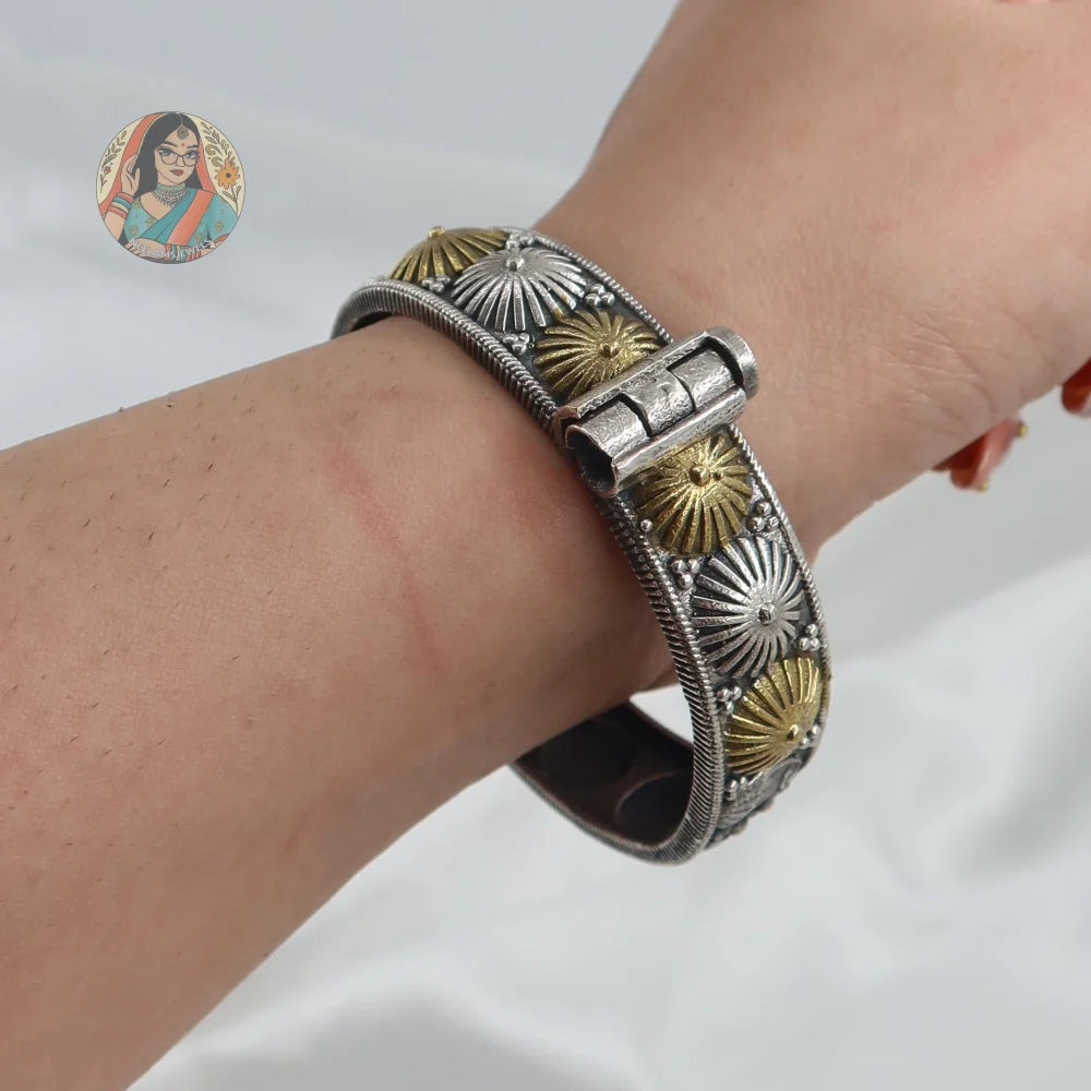 Manavi Oxidized Dual-Tone Bangle