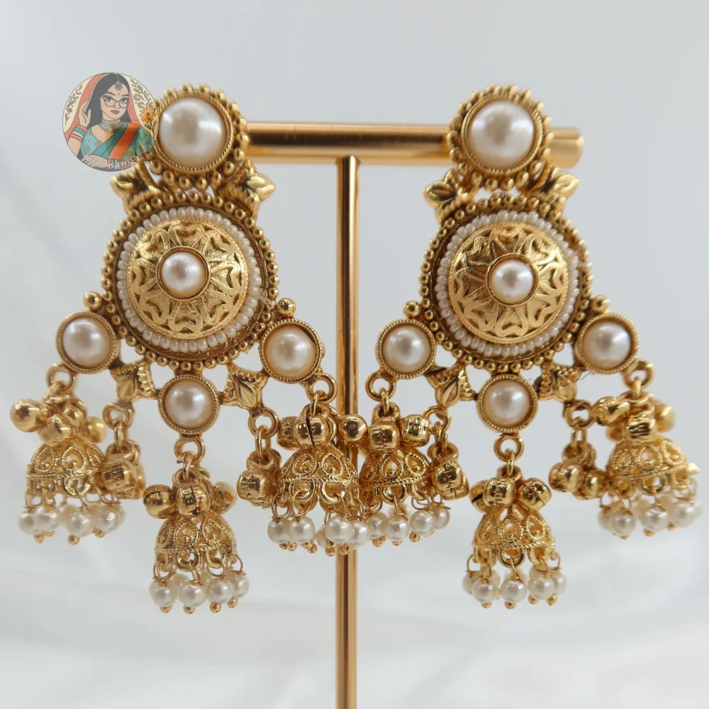 Mannat Gold Earrings - E