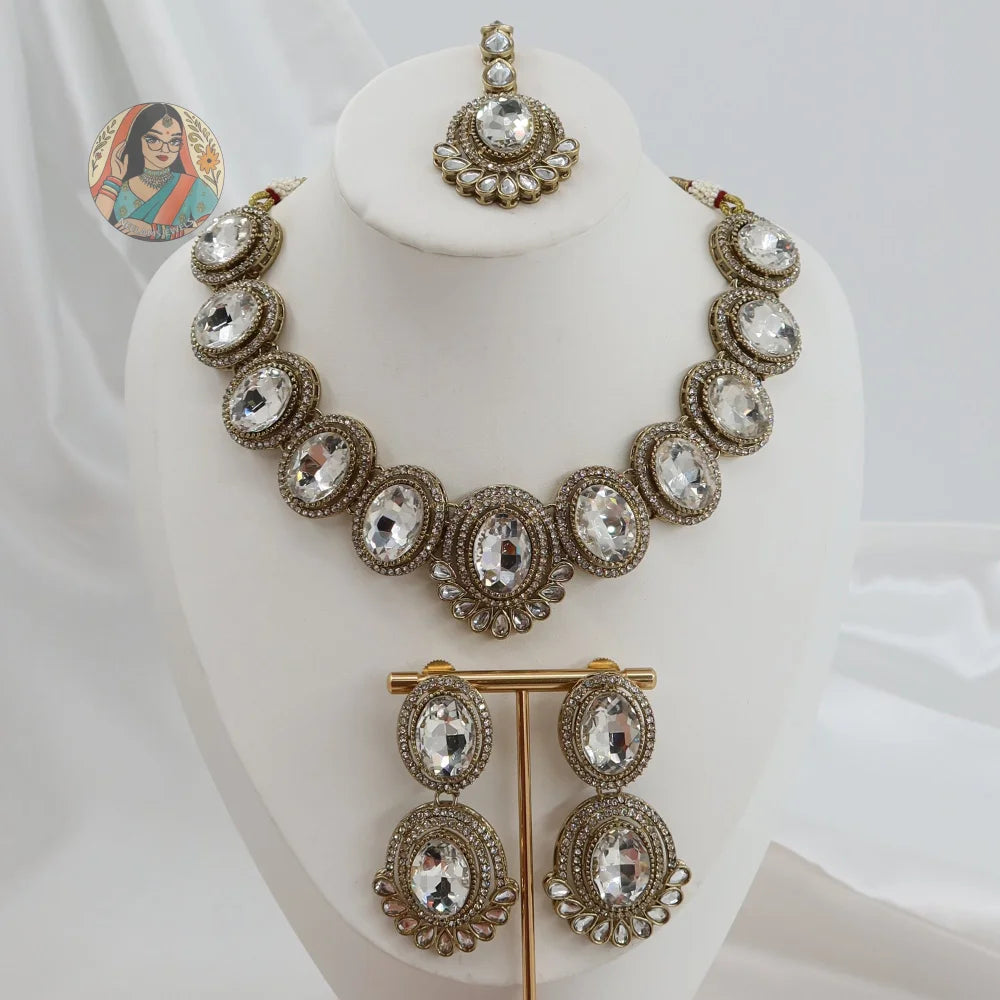 Mannat Necklace Set