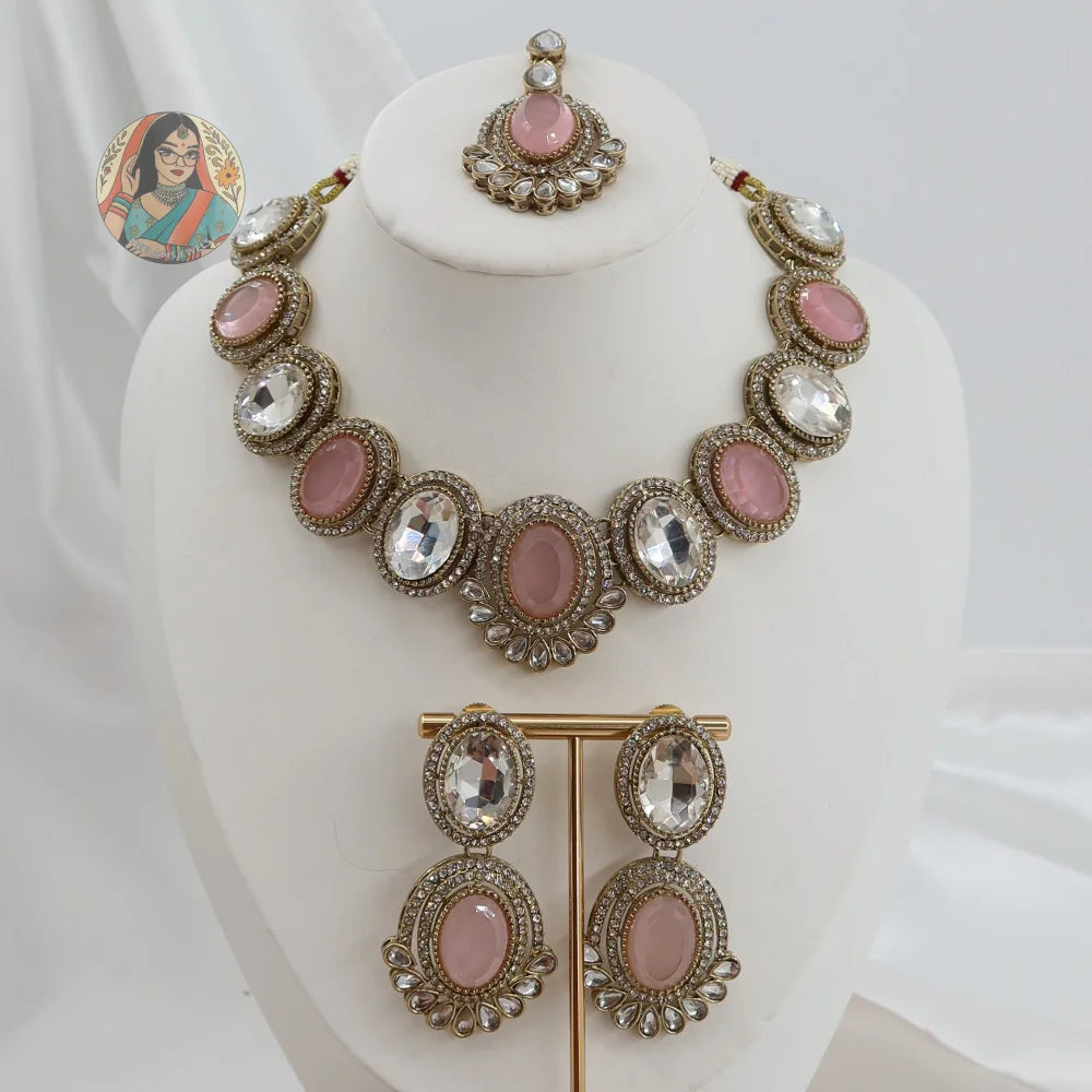 Mannat Necklace Set