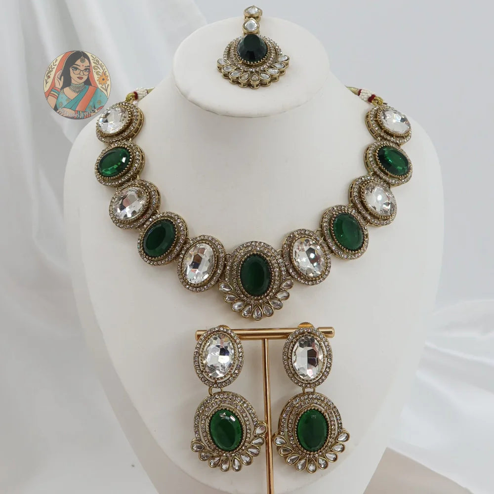 Mannat Necklace Set